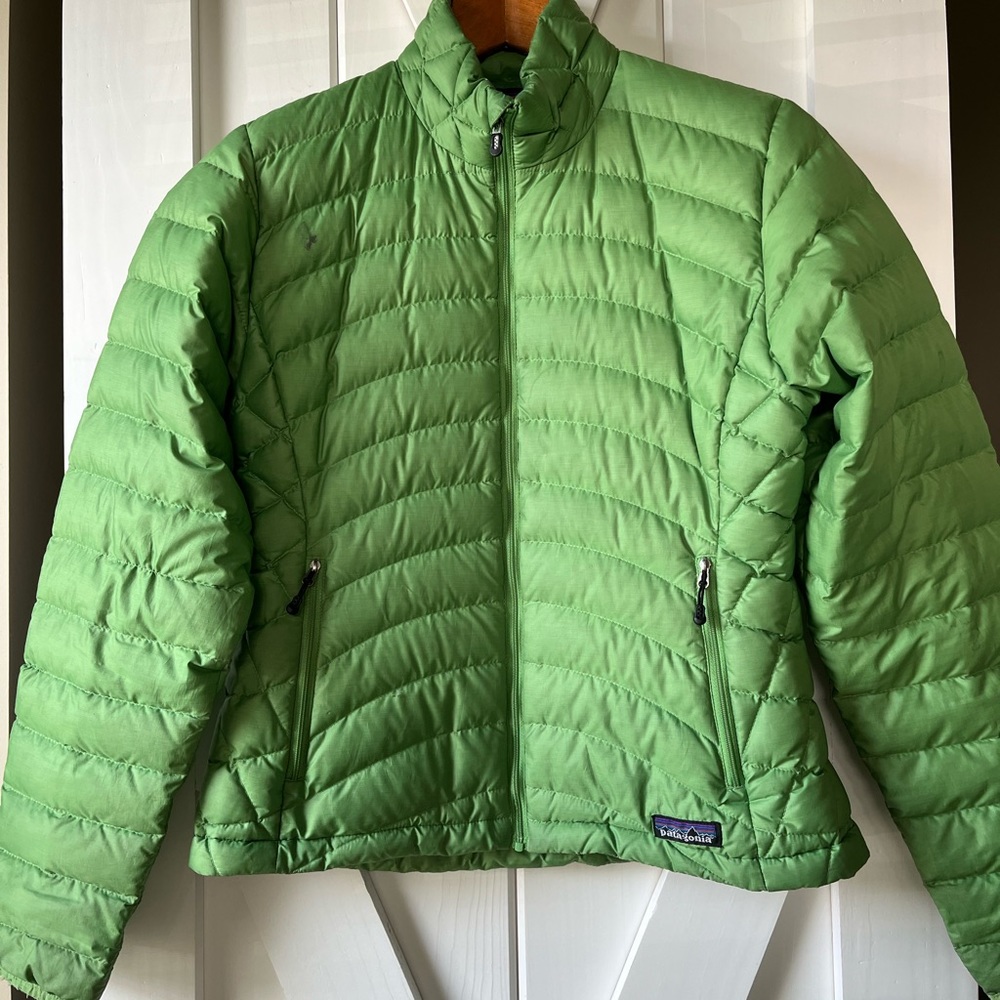 Patagonia size small woman’s green puffer jacket